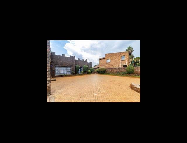 5 BEDROOM HOUSE FOR SALE IN BASSONIA
